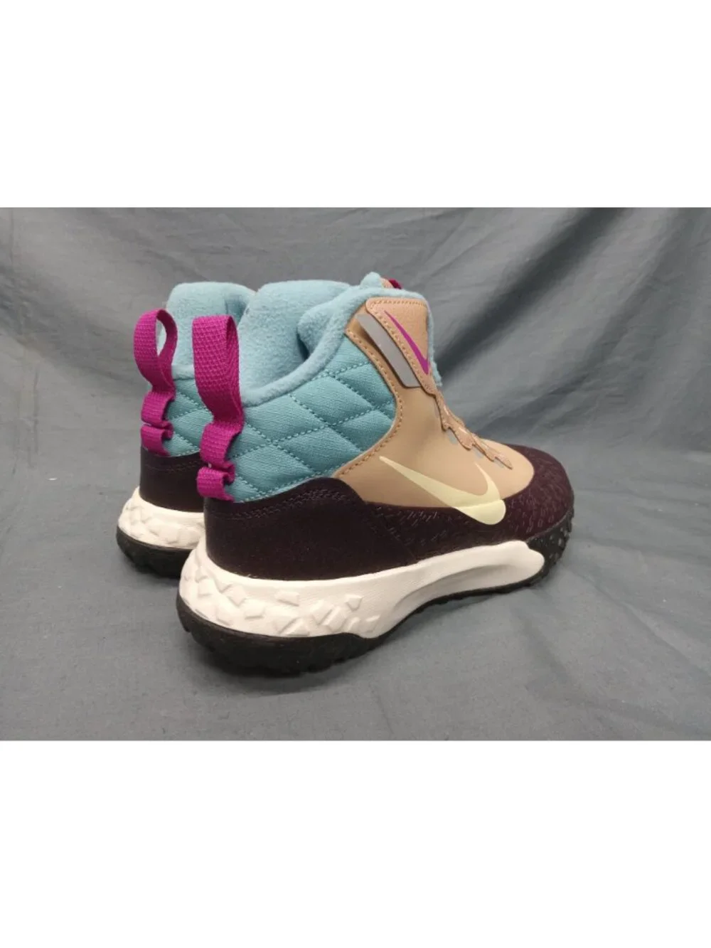 Nike Terrascout (GS) Boots Hemp Pale Ivory Burgundy Ash Boys Size 5 NEW NO BOX!